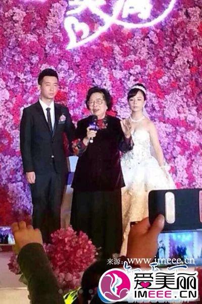 【王二妮的结婚照片】王二妮的老公简介结婚照片及其新加坡演唱会