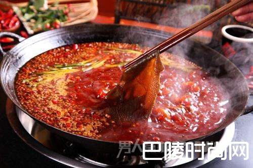 广州知名火锅店惊人内幕：你吃的火锅混了五六百人口水