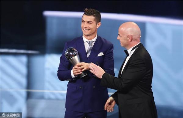 坂茂苏黎世 国际足联颁奖典礼在苏黎世举行 C罗摘得国际足联2016年世界足球先生称号