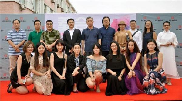 >艺术家向京 “羞合”青年女艺术家七人展在北京永泰和艺术馆开幕