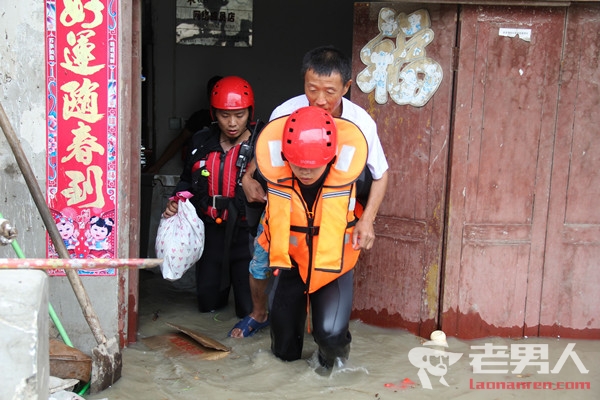 洪峰过境重庆潼南 约3万群众受灾