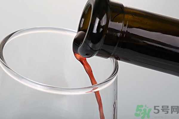红酒有沉淀物还能喝吗,红酒的沉淀物有影响吗？