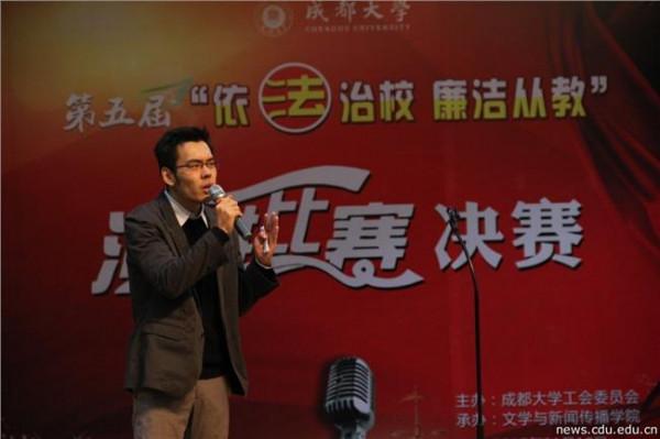 我是演说家崔永平 2013超级演说家冠军崔永平和成都10强选手合影