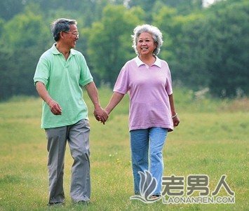 老人散步注意事项 身体状况不同散步方式不同