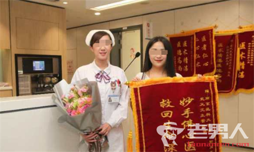 >南京护士空中救人 被救女孩带着鲜花和锦旗登门道谢