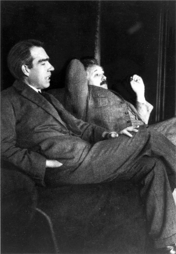 >玻尔与爱因斯坦论战 爱因斯坦与玻尔的最后一场辩论所得出的成果共识是什么?