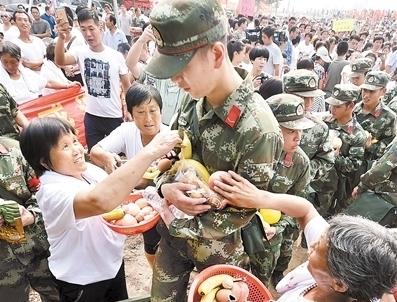 >郑大贤图片 邢台大贤村上千村民挥泪惜别武警水电部队官兵(图)