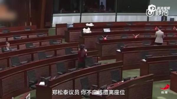 香港议员郑松泰倒插国旗被提谴责动议 郑松泰资料简历家庭背景照