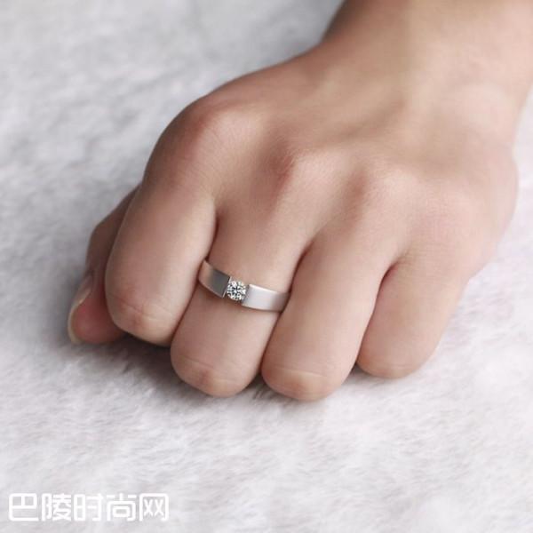 >男的结婚戒指戴哪只手 男的结婚戒指谁买