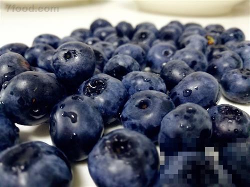 蓝莓上的白霜要不要洗掉？蓝莓的食用功效