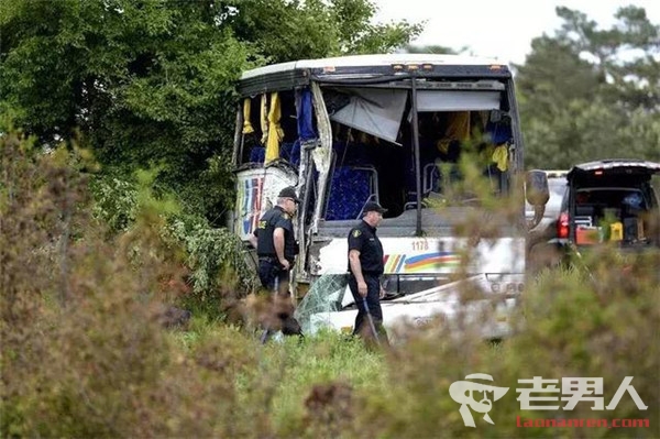 >加拿大高速发生交通事故 致24名中国游客受伤
