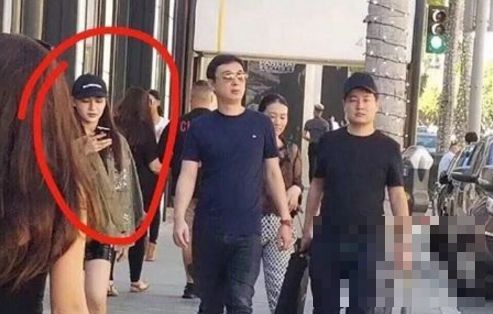 王思聪新女友个人资料微博曝光 撞脸Angelababy迪丽热巴