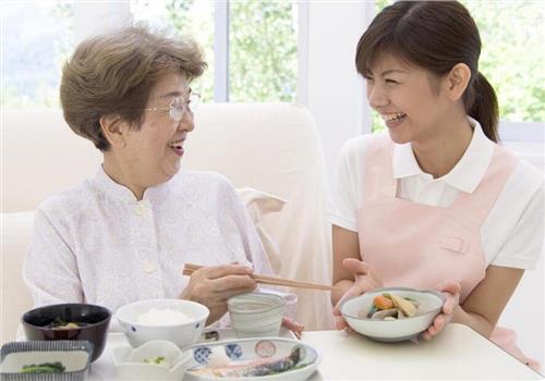 >王燕妮新华锦 王燕妮:不断创新模式 实现老年护理服务可持续发展
