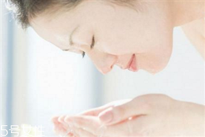 脸过敏发红痒可以用盐水洗吗 脸过敏发红痒紧急处理方法