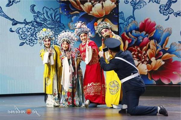 刘桂娟歌曲 戏曲小品《红娘》里 扮演崔莺莺的刘桂娟是什么流派的京剧演员?