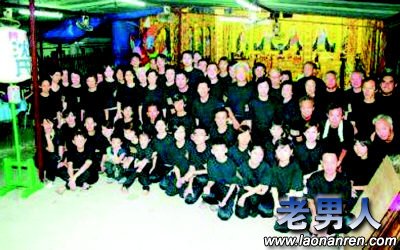 马来西亚华裔娶5房太太拥有数百子孙[图]