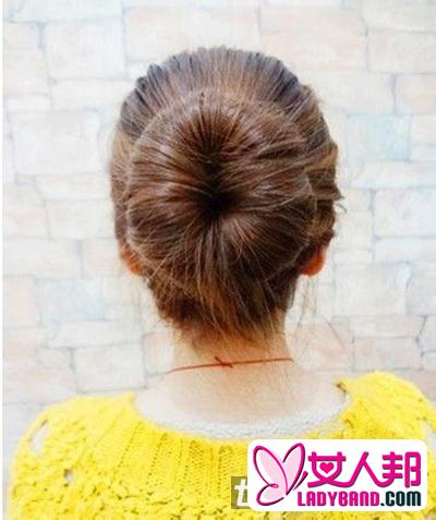 经典甜美减龄瘦脸韩系DIY发型 韩式蓬松丸子头扎法步骤图解