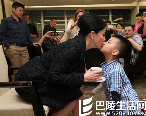 刘嘉玲跟康康关系确认 众多场合大秀母子情
