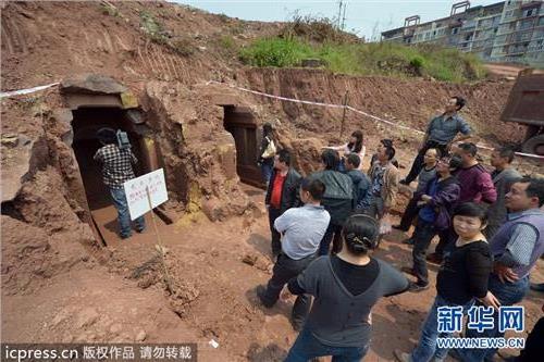 >重庆小区建房 挖出两座连体古墓