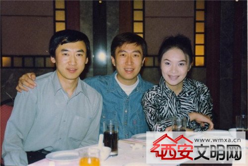 陈伟鸿相片 掌管人陈伟鸿老婆朱莉相片 陈伟鸿自个材料简介