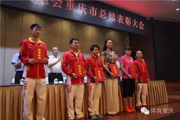 >重庆邓梅 大渡口区残疾人邓梅被评为“重庆市三八红旗手”