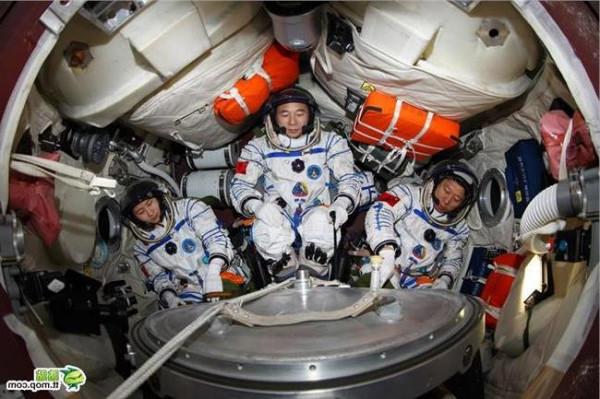 >芬兰外长与中国首位女宇航员刘洋共话女性发展议题
