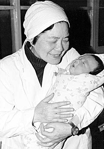 >张丽珠丈夫 “中国试管婴儿之母”张丽珠:一生精彩的女大夫