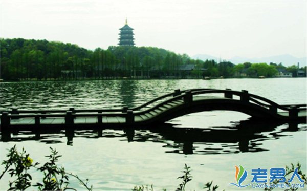 >杭州西湖周围的著名景点 没去过别说你来过西湖