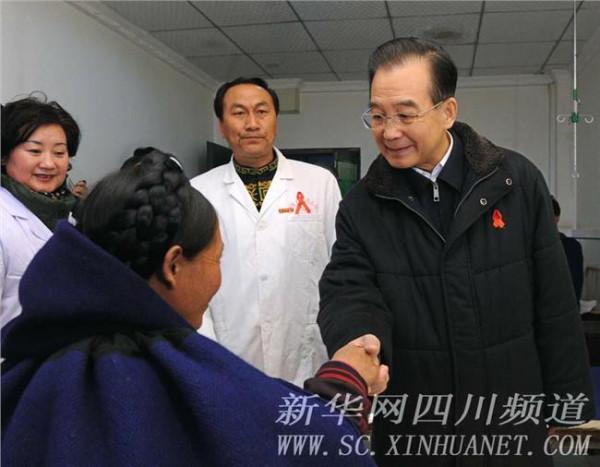 >桂希恩河南上蔡 温总理再赴河南上蔡亲切看望艾滋病患者和致孤儿童