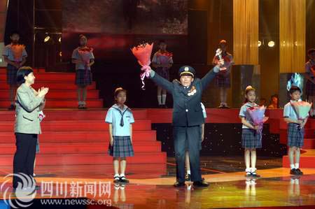 2002年——2010年感动中国十大人物事迹及颁奖词