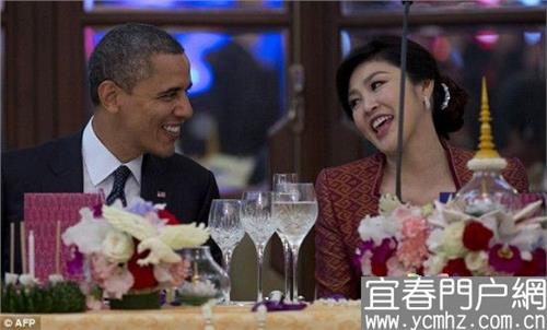 >英拉与奥巴马接吻图片 泰国总理英拉丑闻图片 奥巴马亲吻总理英拉图片