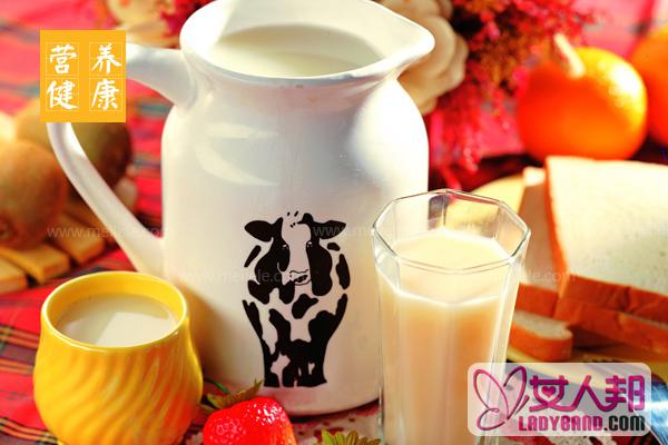 >早晨空腹喝牛奶好吗_早上空腹喝牛奶的影响！