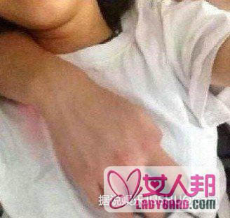 网络平胸大赛走红 妹子胸部被当做鼠标垫-中国娱