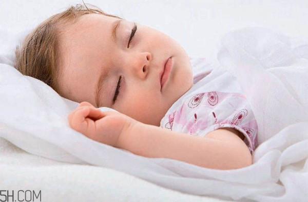 婴儿猝死综合征是怎么回事？宝宝睡觉常犯哪些错误？