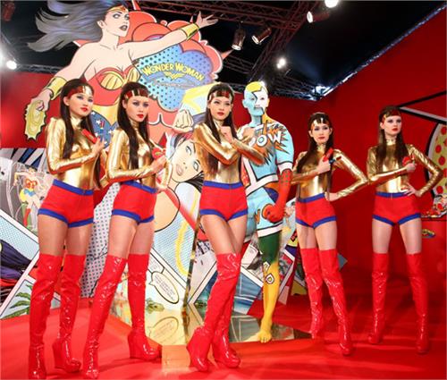 60年代卡漫派對  林嘉綺「變身」神力女超人 power 再現!