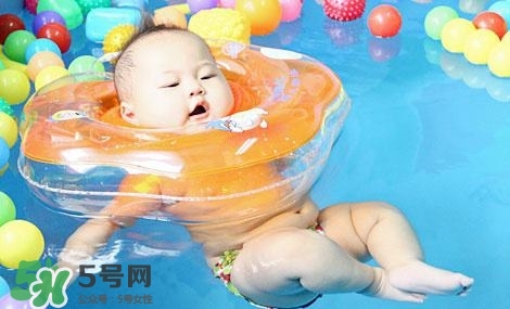 >婴儿游泳多久一次合适 婴儿游泳多久一次好