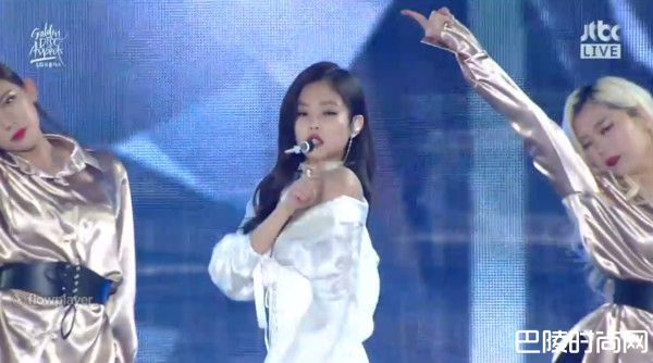 JENNIE台上SOLO BLACKPINK 3成员一个小动作应援