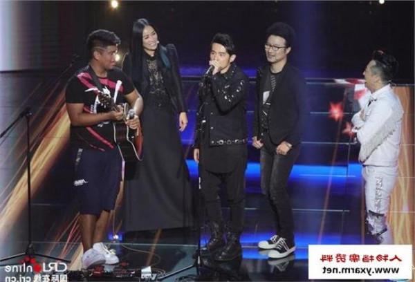 >项亚蕻中国新歌声哪期 《中国新歌声》今晚播出第三期“黑人”小哥架双麦上阵