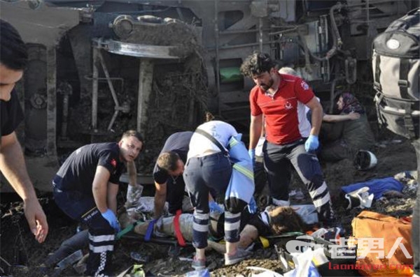 土耳其火车脱轨致24死 疑因暴雨致基土塌方引起