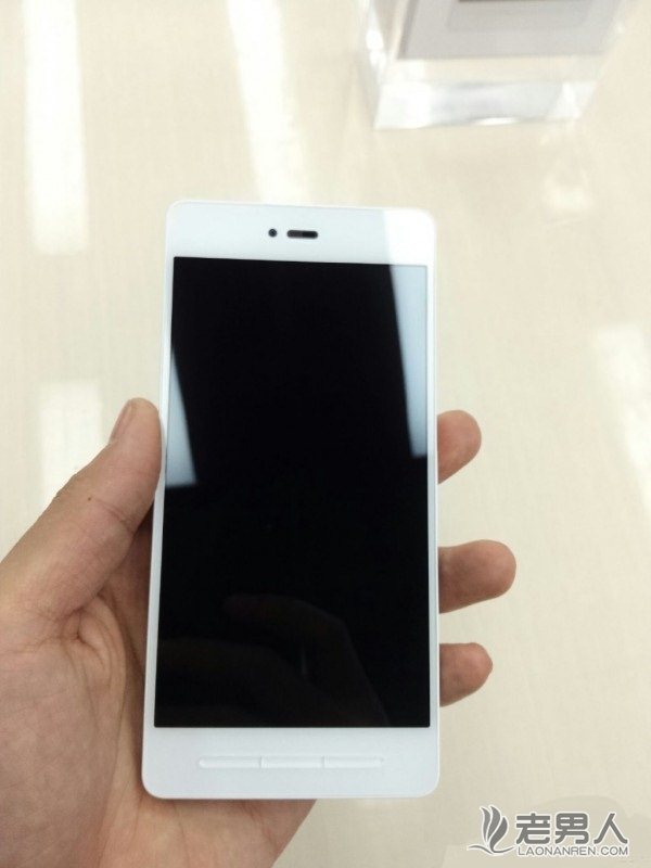 锤子T1手机白色版双12正式开卖 真机图已公布