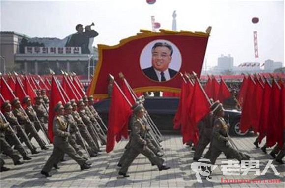 >朝鲜举行阅兵式庆祝建军70周年 金正恩出席并发表讲话
