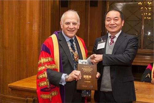 李国新院长 李国新教授荣获英国皇家外科学院成员(FRCS)头衔
