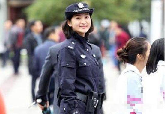 女警朋友圈走红 女星警服造型PK 哪个最打动你？