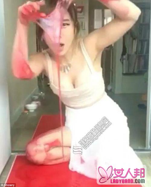 奇葩！韩国女主播用油漆抹身体 Showry为走红不顾形象