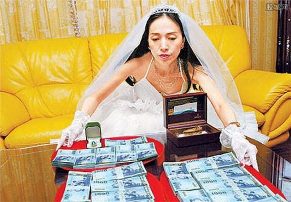 >许纯美19岁的样子 19岁嫁给强暴她的富豪 结婚五次后曾数次想自杀的女星悲惨现状!