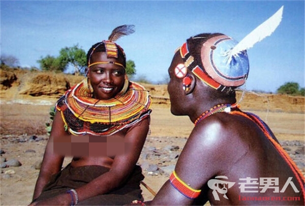 揭秘非洲卡拉莫贾人奇葩习俗 这里禁止女人穿衣服