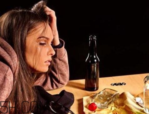 酒精肝是什么引起的？酒精肝是喝酒喝的吗？