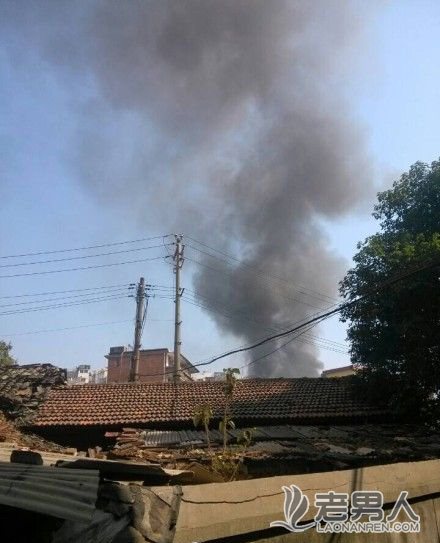 南昌一小学附近民居发生火灾 上千名学生撤离