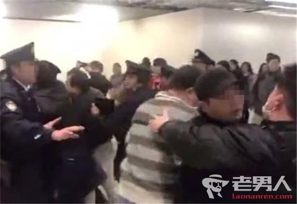 中国游客与警方发生冲突 175名旅客滞留日本机场