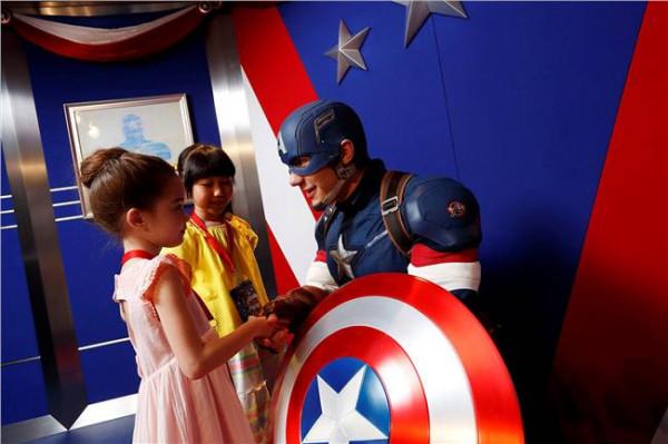 >迪士尼崔迪 港铁邀您踏上4号线 追踪香港迪士尼乐园“超级英雄”